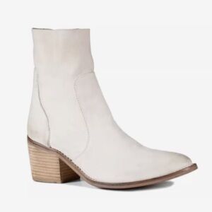 Diba True Majestic Bootie in Off White Leather Size 9